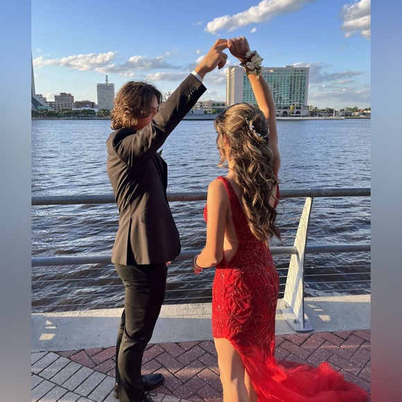 Red Jovani prom dress - Picture 1 of 8